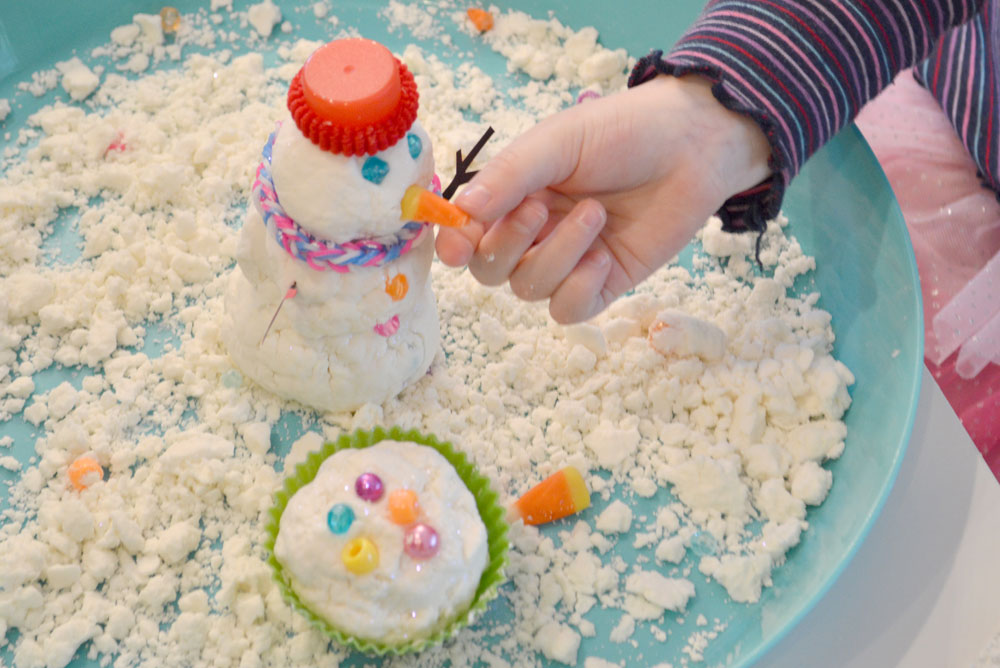 DIY sensory snowman activity - Mommy Scene