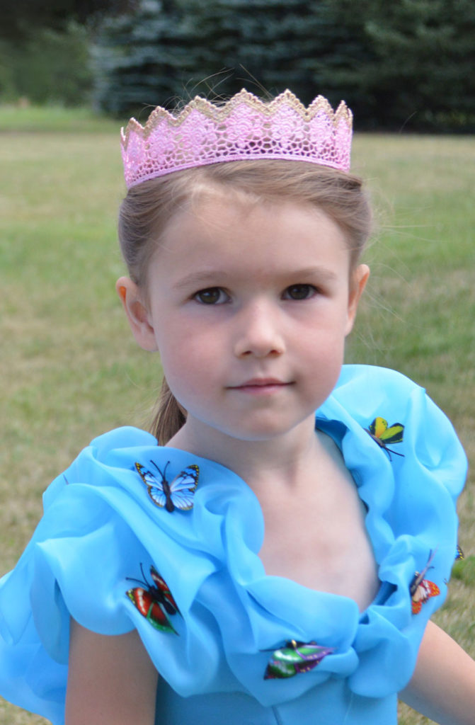 DIY Mod Podge lace crowns for little princesses