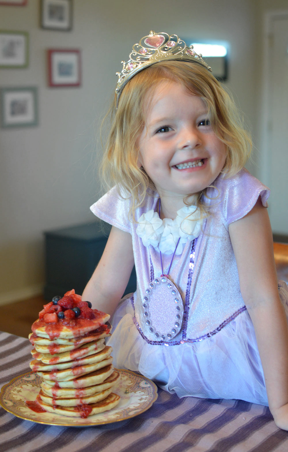 Sofia the First diy magic amulet craft