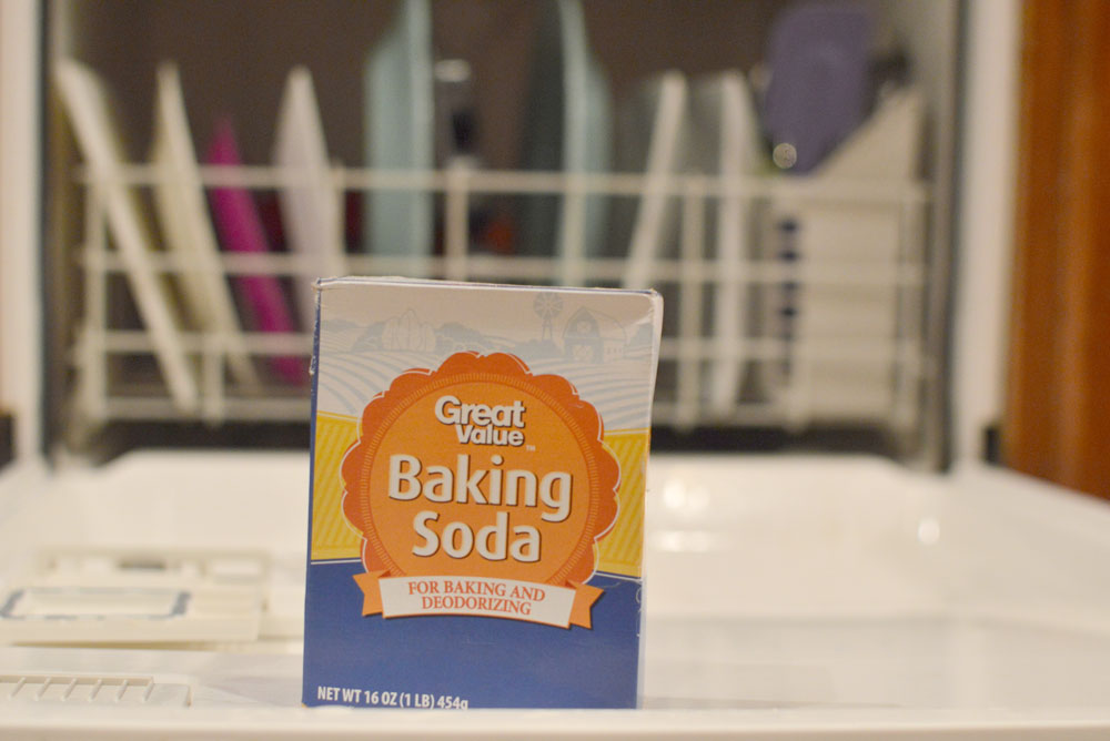 Clean your dishwasher with baking soda - Mommy Scene