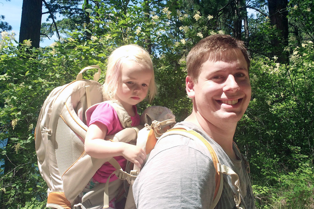 Family hike - Traveling with kids