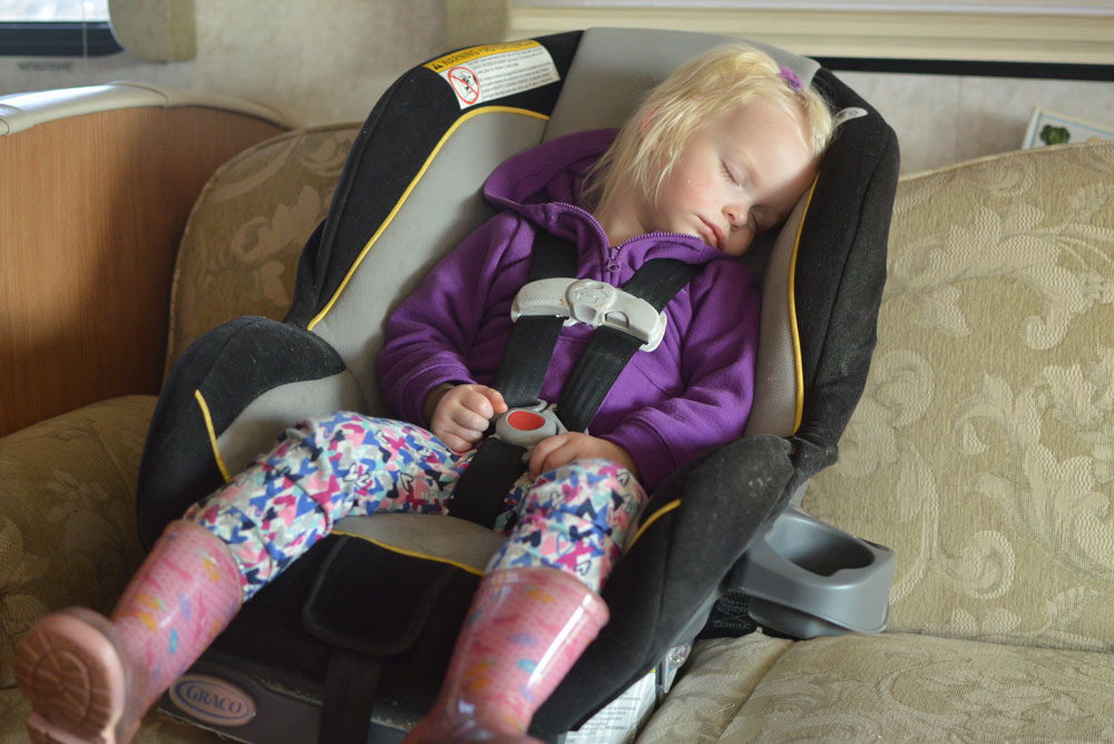 Naps on the go in a RV motorhome - Traveling with Kids