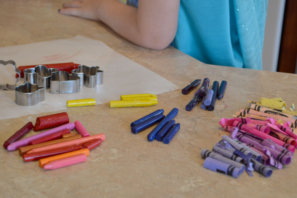 Use old crayons to make melted crayon shapes - Mommy Scene