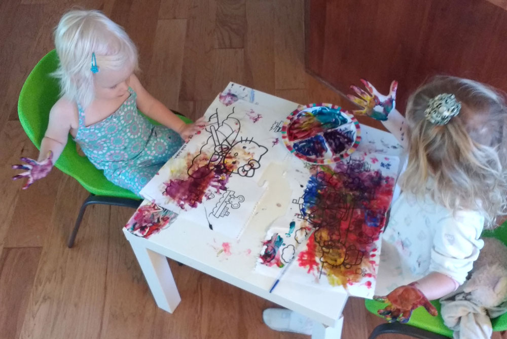 Finger painting with kids - Mommy Scene