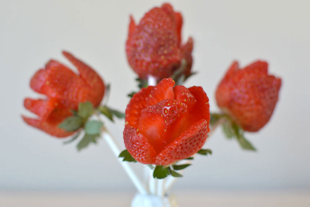 Cute DIY Strawberry Roses healthy lunch ideas for kids at home
