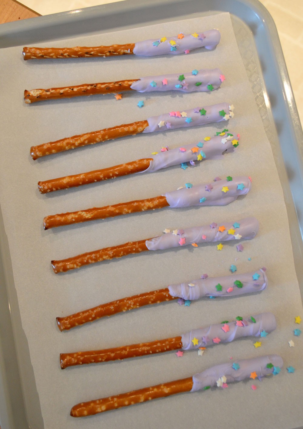 Yummy Chocolate dipped pretzels party treats