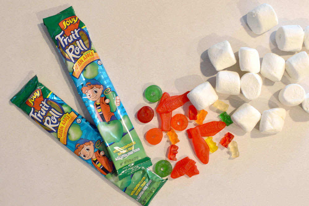 DIY Candy Sushi fruit roll-ups, marshmallows, gummy candy - Mommy Scene