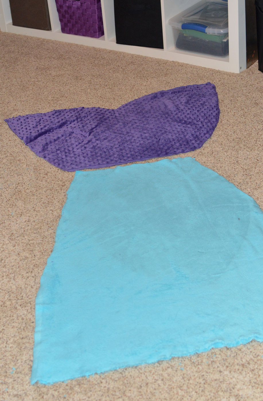 Easily make a mermaid tail blanket