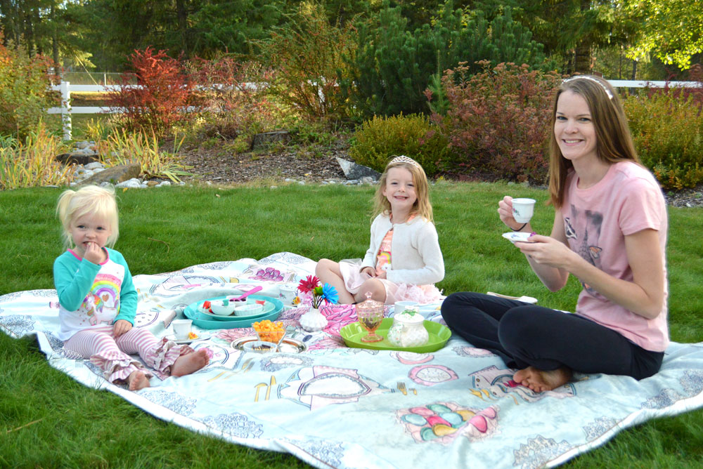 Backyard picnic snack time kids yard activity idea