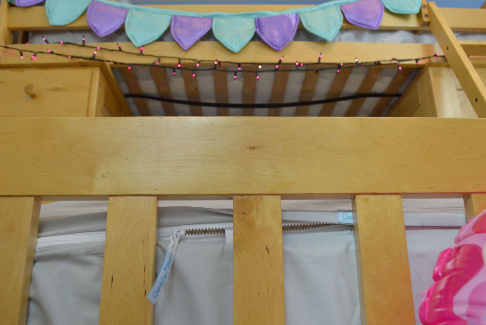 Quick-Zip Sheets make changing the sheets on a bunk bed so much easier - Mommy Scene