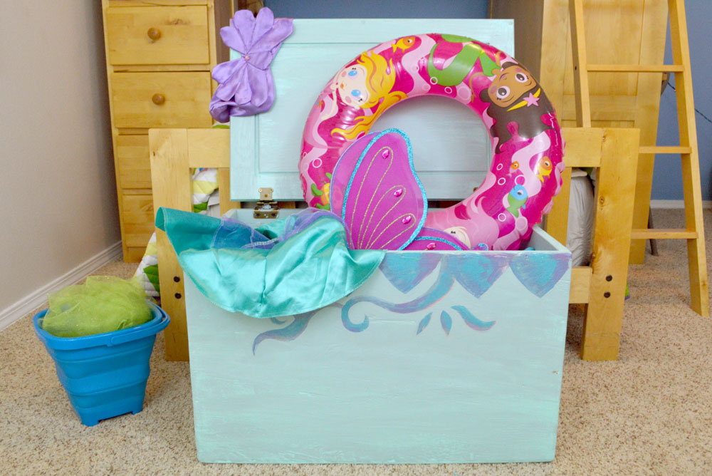 Painted toy storage trunk for toy organizing - Kids' mermaid bedroom design
