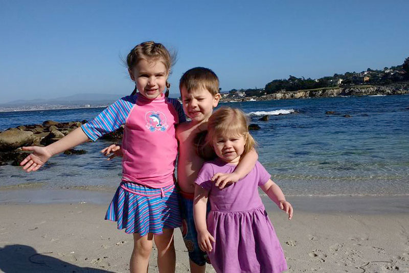 Family beach trip and Primary kids' clothing - Mommy Scene