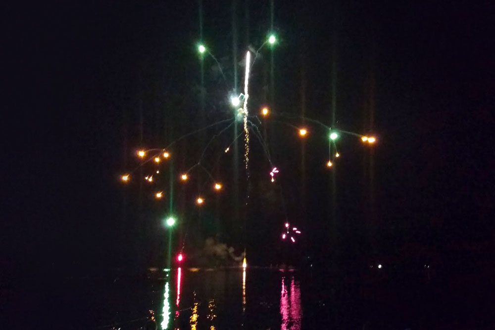 Diamond Lake forth of July fireworks
