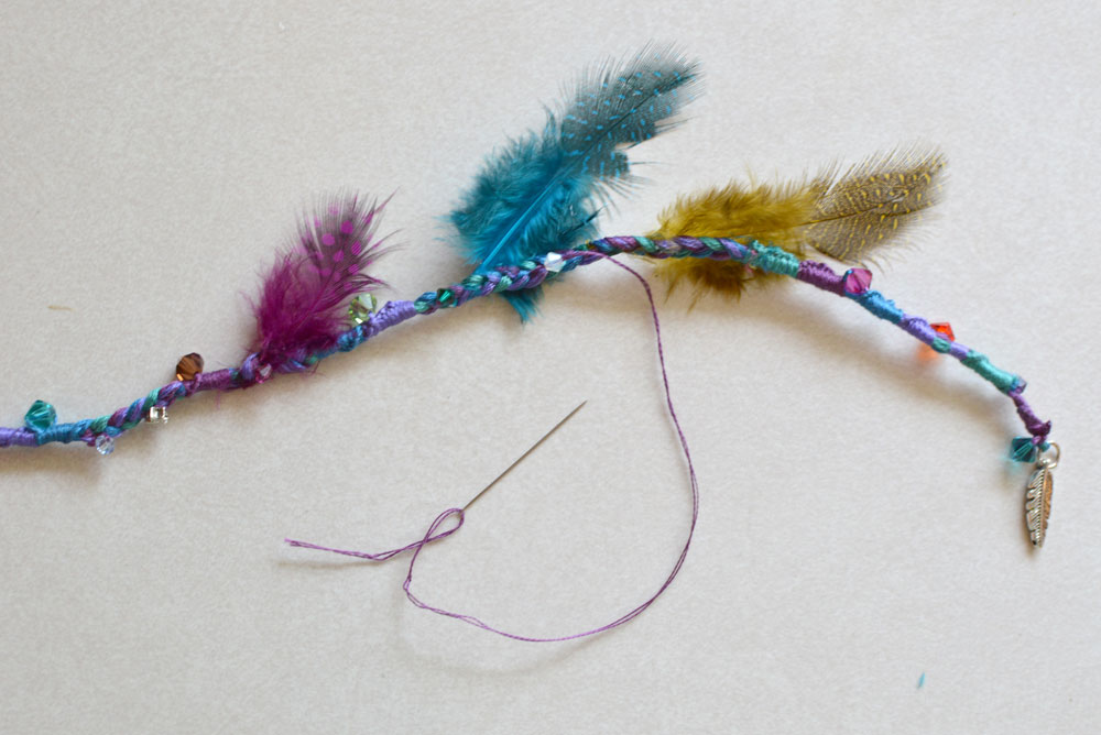 Feather hair extension with beads - Mommy Scene