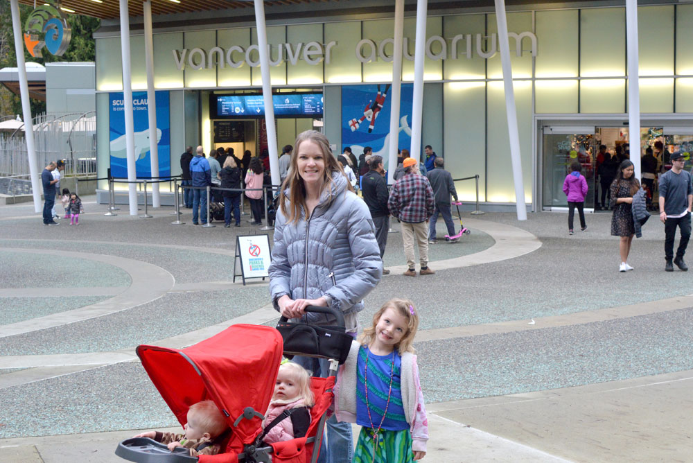 Family visit to the Vancouver Aquarium in Canada - Mommy Scene