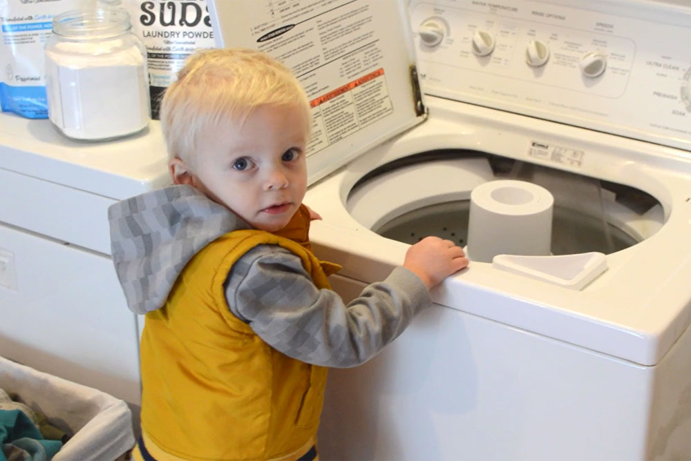 How to Naturally Wash Laundry for Messy Kids