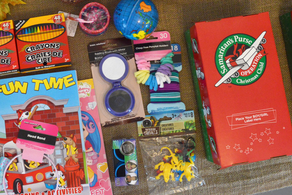 How to Pack an Operation Christmas Child Shoebox - Mommy Scene