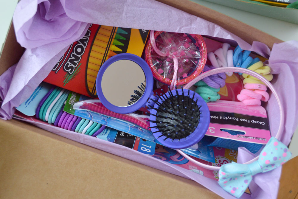 Operation Christmas Child shoebox for girls gift ideas - Mommy Scene