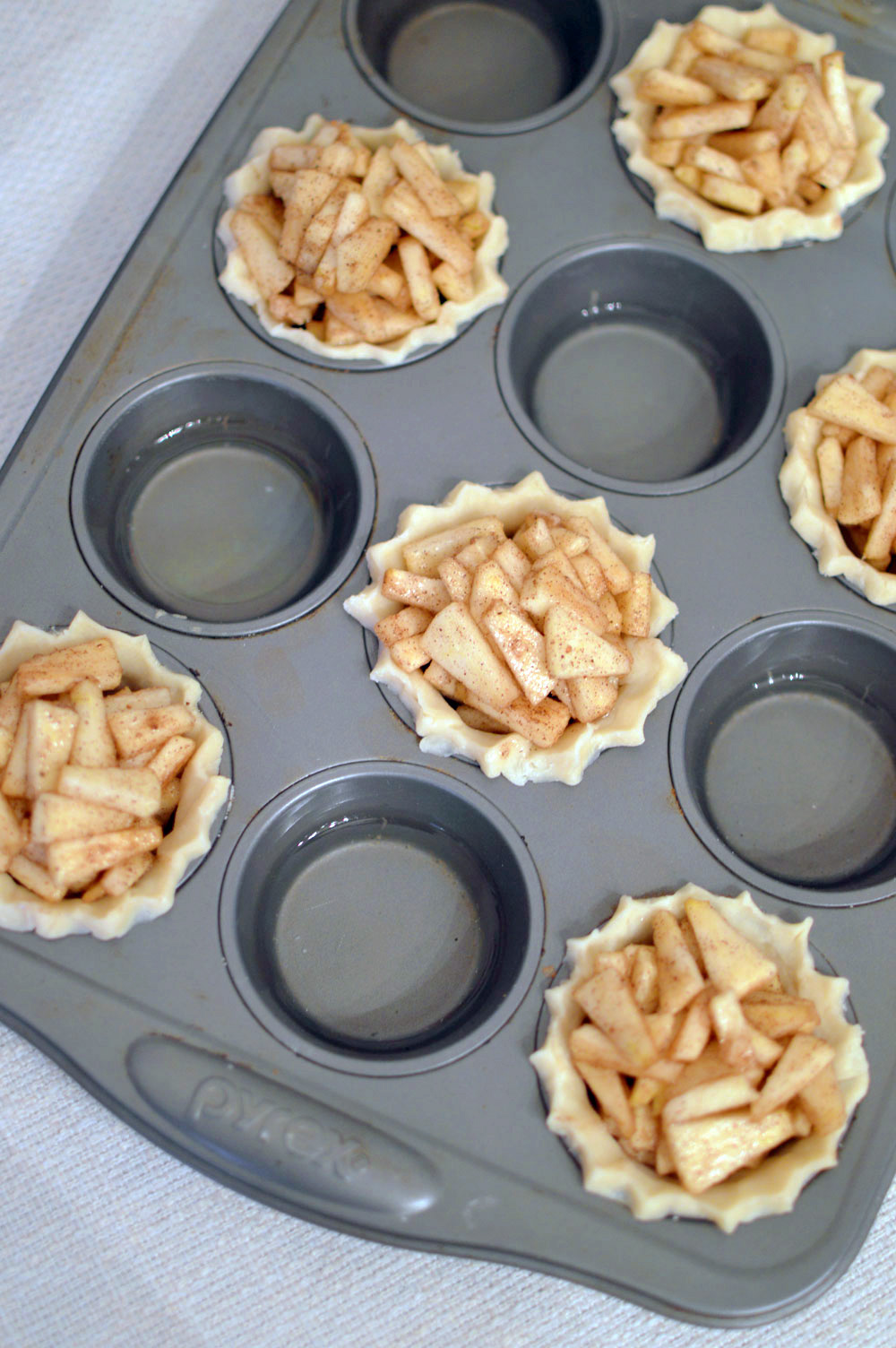 Bite-Sized Mini Apple Pies dessert idea - Mommy Scene