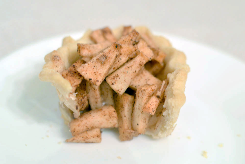 Tasty Bite-Sized Mini Apple Pies dessert idea - Mommy Scene