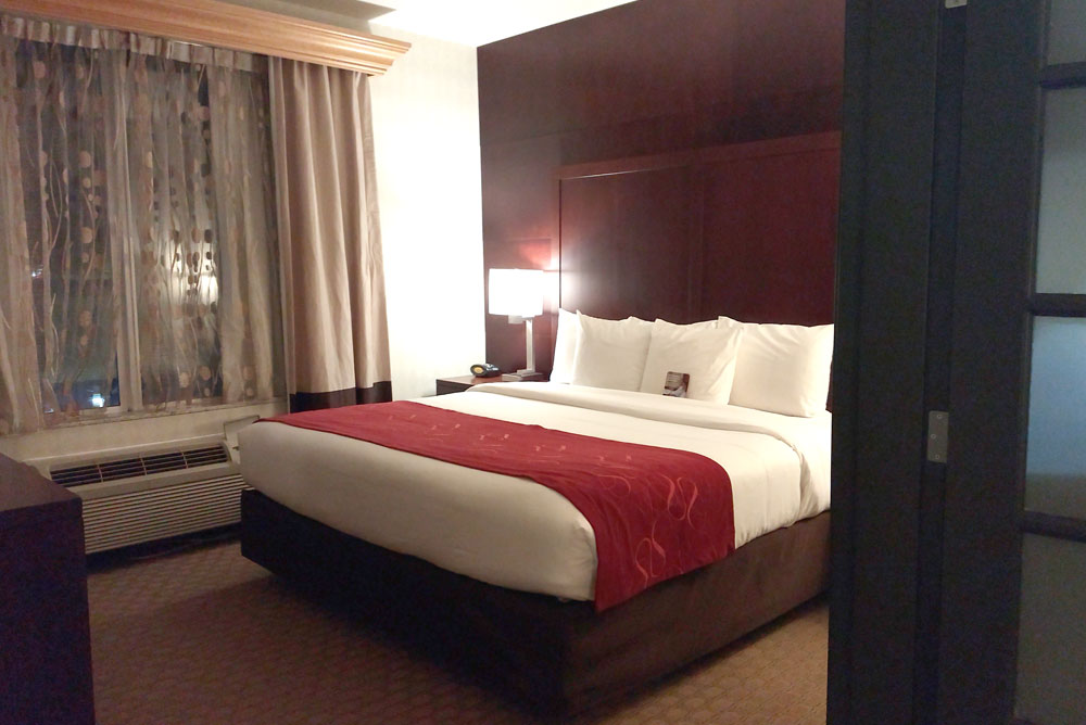 Comfort Suites Tukwila deluxe family hotel room