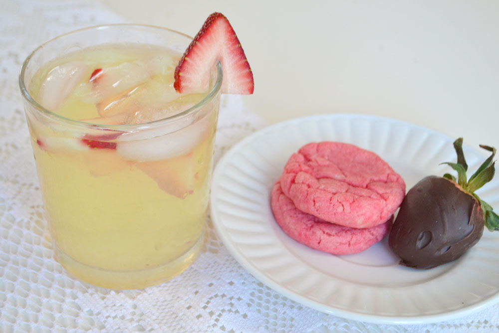 Refreshing strawberry lemonade drink recipe