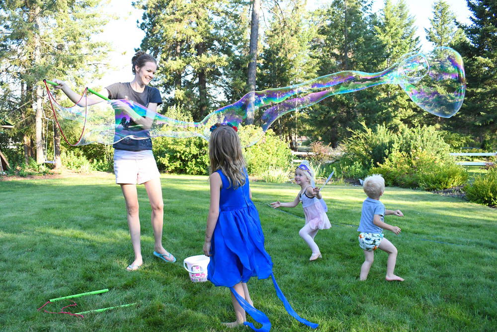 Interactive kids learning activities - WOWmazing bubble wands