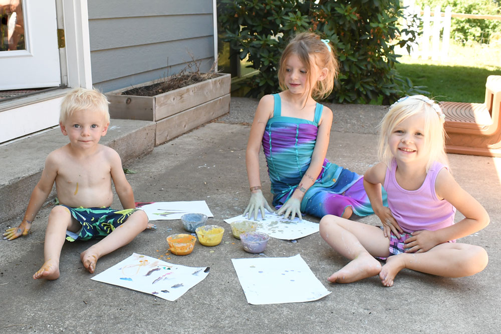 Creative Eco-Friendly art supplies and finger paint