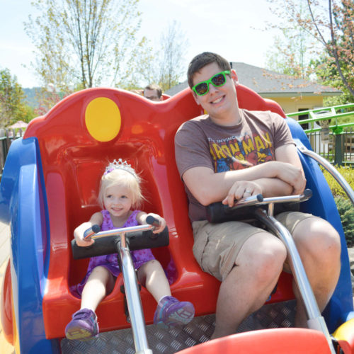 7 Tips for Taking Toddlers to a Theme Park