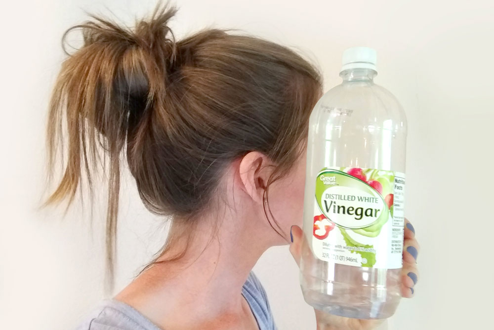 Use white vinegar for naturally shiny hair