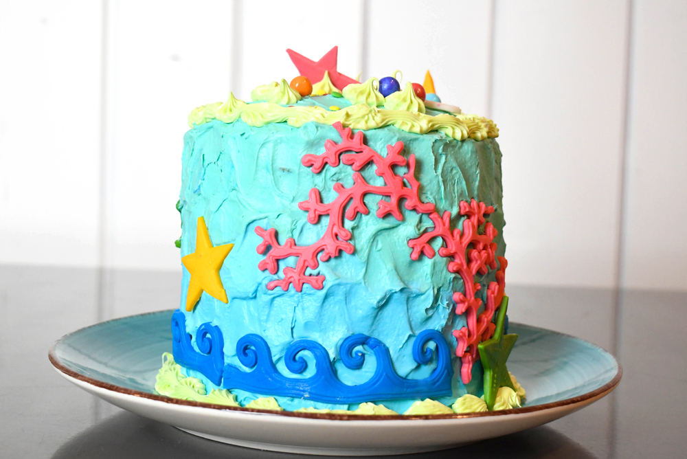 How to make a super cute baby shark birthday cake