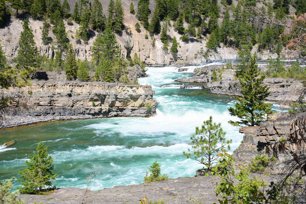 Kootenai Falls easy hike in Montana family adventure