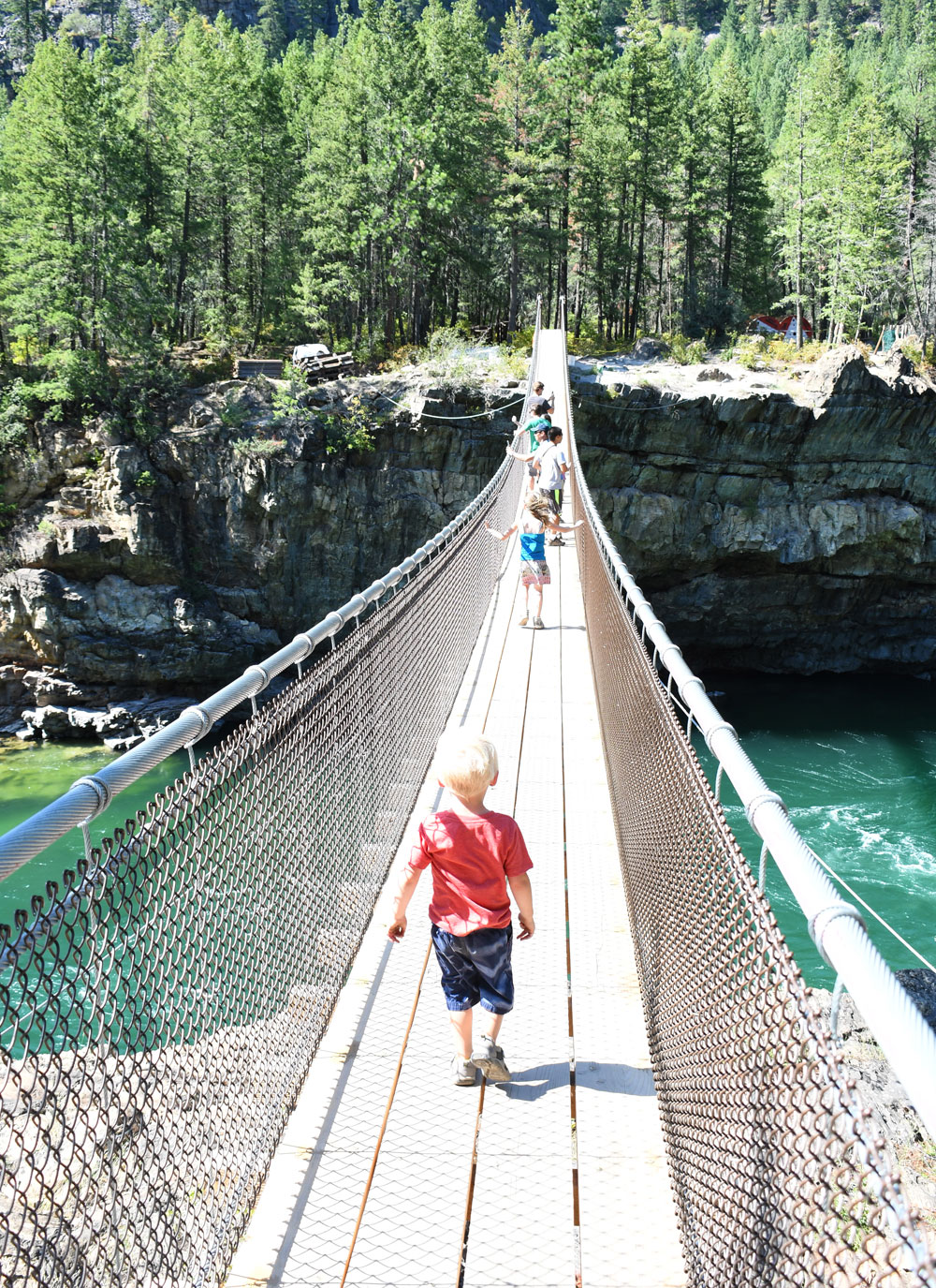 Hiking trail to Kootenai swinging bridge