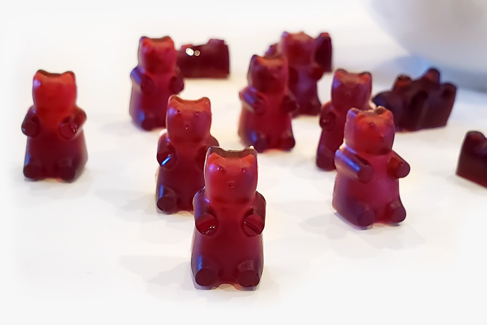 How to make your own healthy gummy bears with pomegranate juice