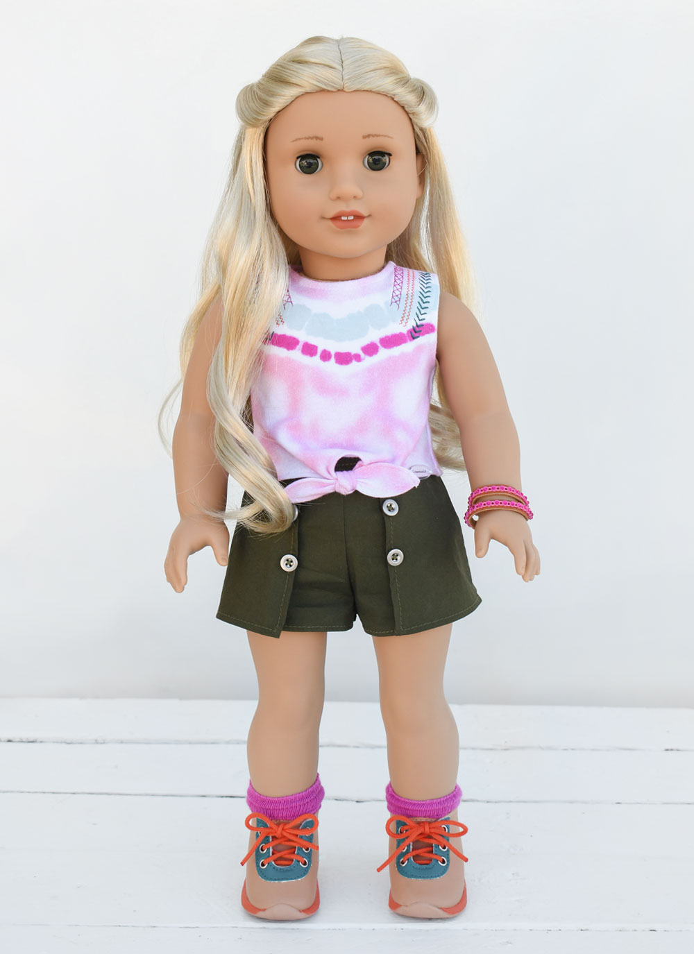American Girl of the Year 2021 Kira Bailey doll and outfit 
