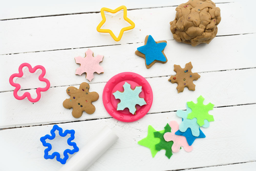 Make pretend gingerbread cookies with this play dough recipe