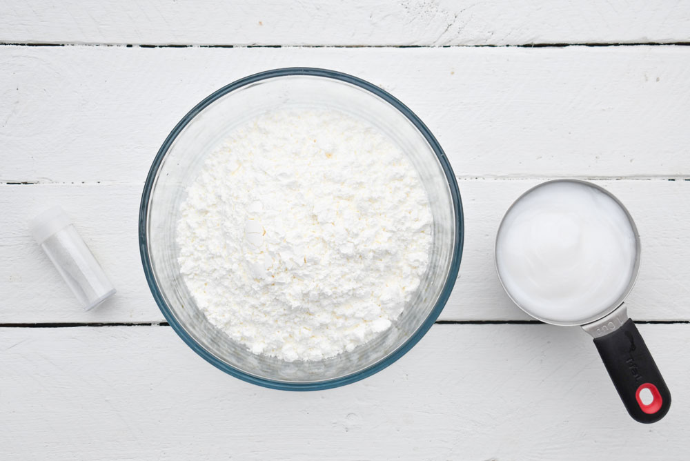 how to make snow inspired glitter playdough