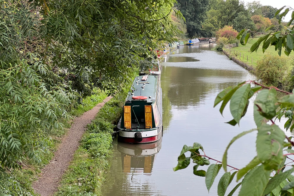 Life with kids on a narrowboat in England
