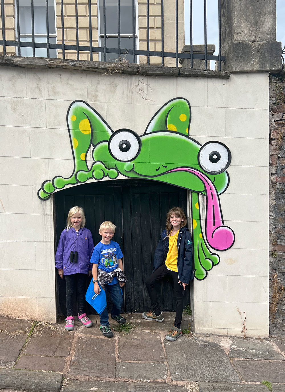 Bristol frog street art