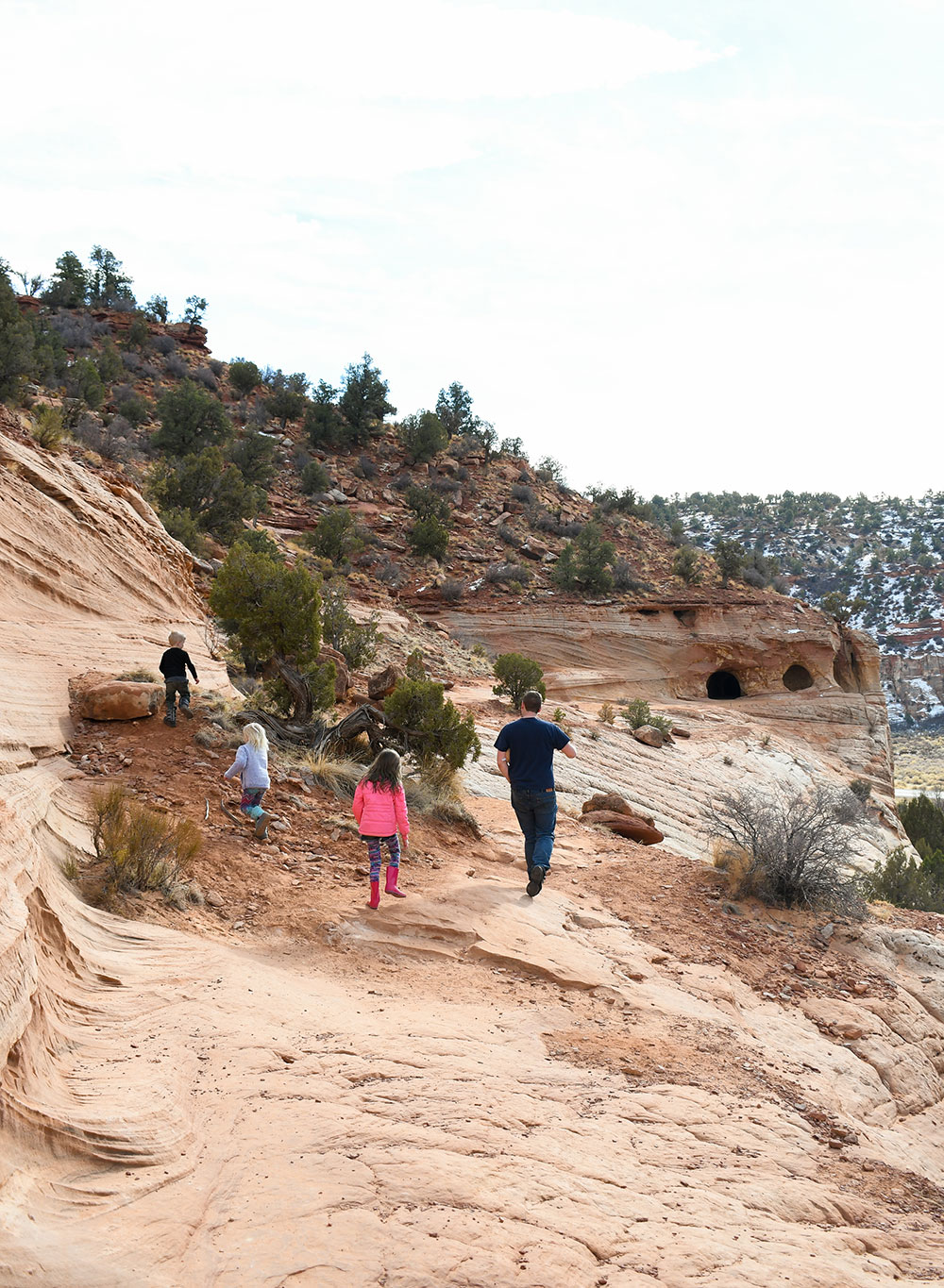 Hike with kids to Moqui Caverns in Kanab Utah