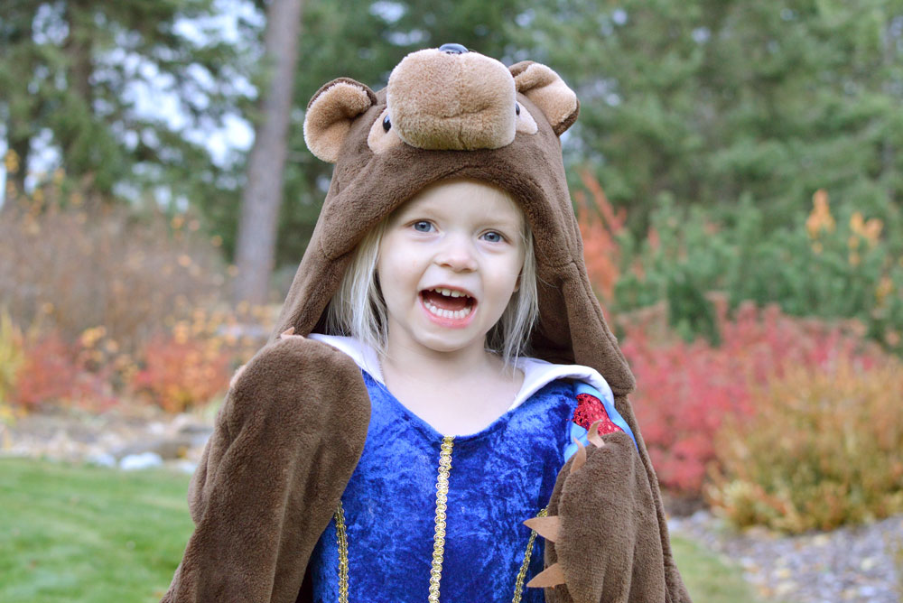bear style kids wearable blanket with paws