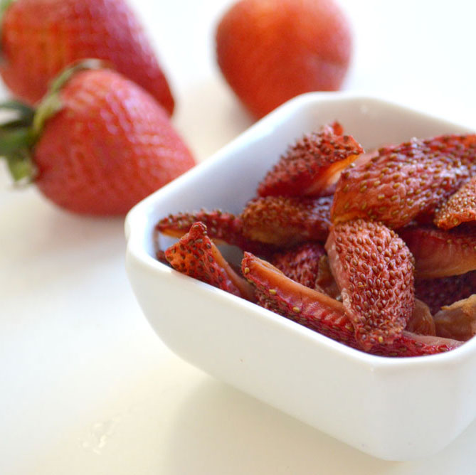 easy homemade dried strawberry snacks for kids