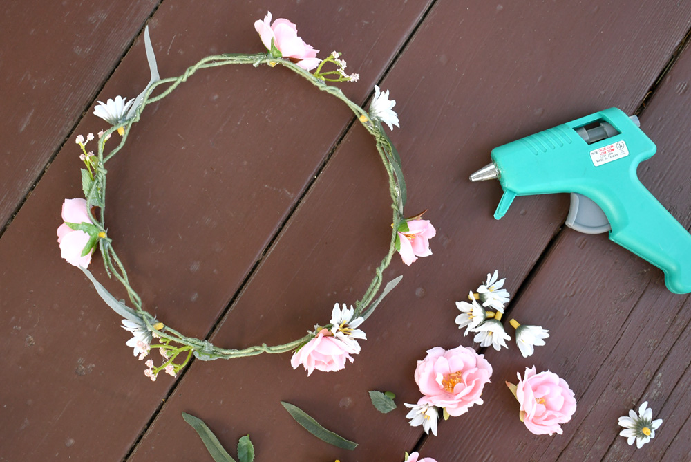 easy craft diy flower crown hair accessory for parties and weddings