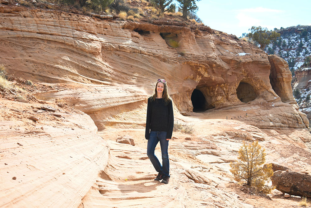 short hike to Moqui Caverns in Utah