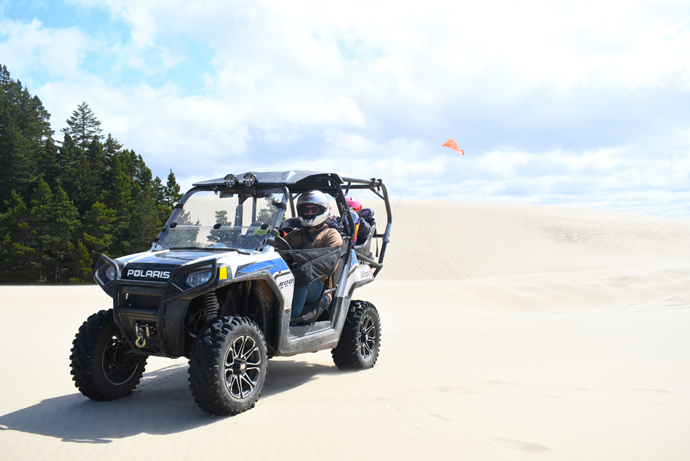 sand dunes off-roading Florence, Oregon pacific northwest family travel