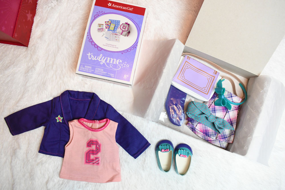 American Girl gift box curiosity play pack: school outfits and accessories