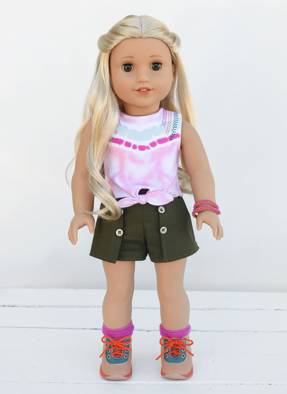 American Girl of the Year 2021 Kira Bailey doll and outfit