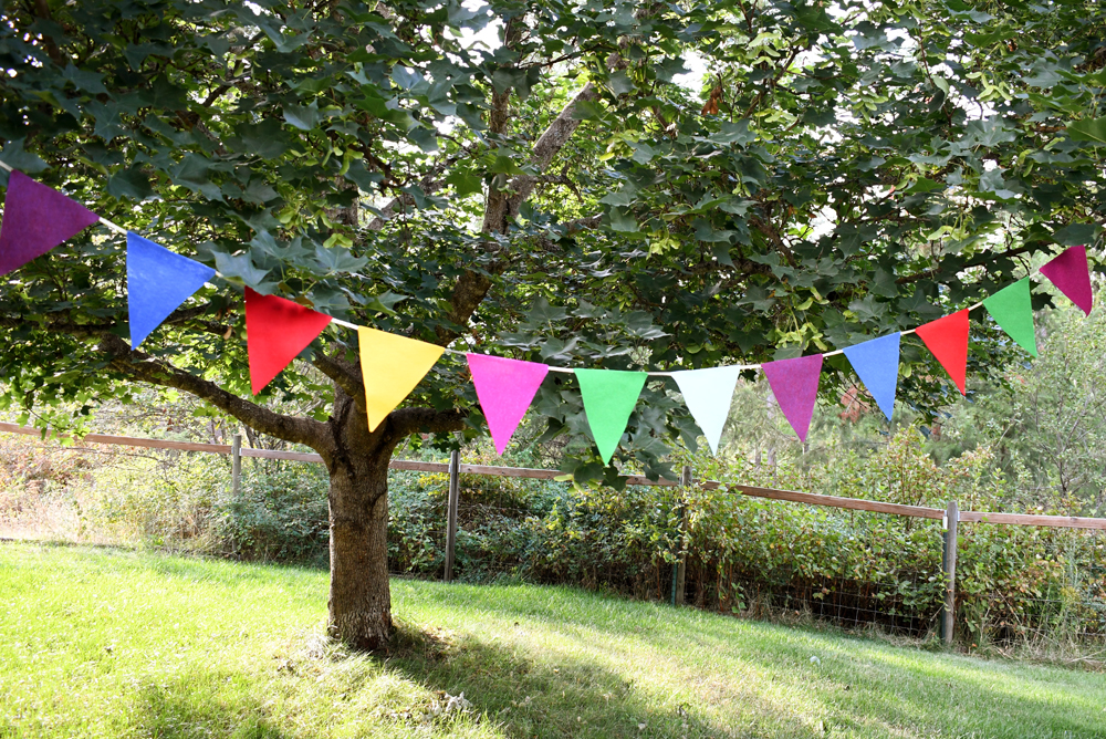 cute and easy homemade felt pennant banner