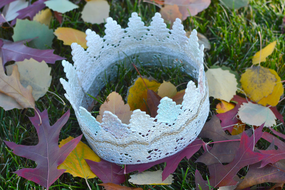 girls craft project DIY lace crowns