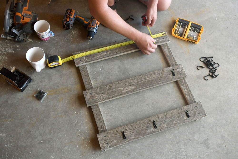 how to make a wooden mug rack